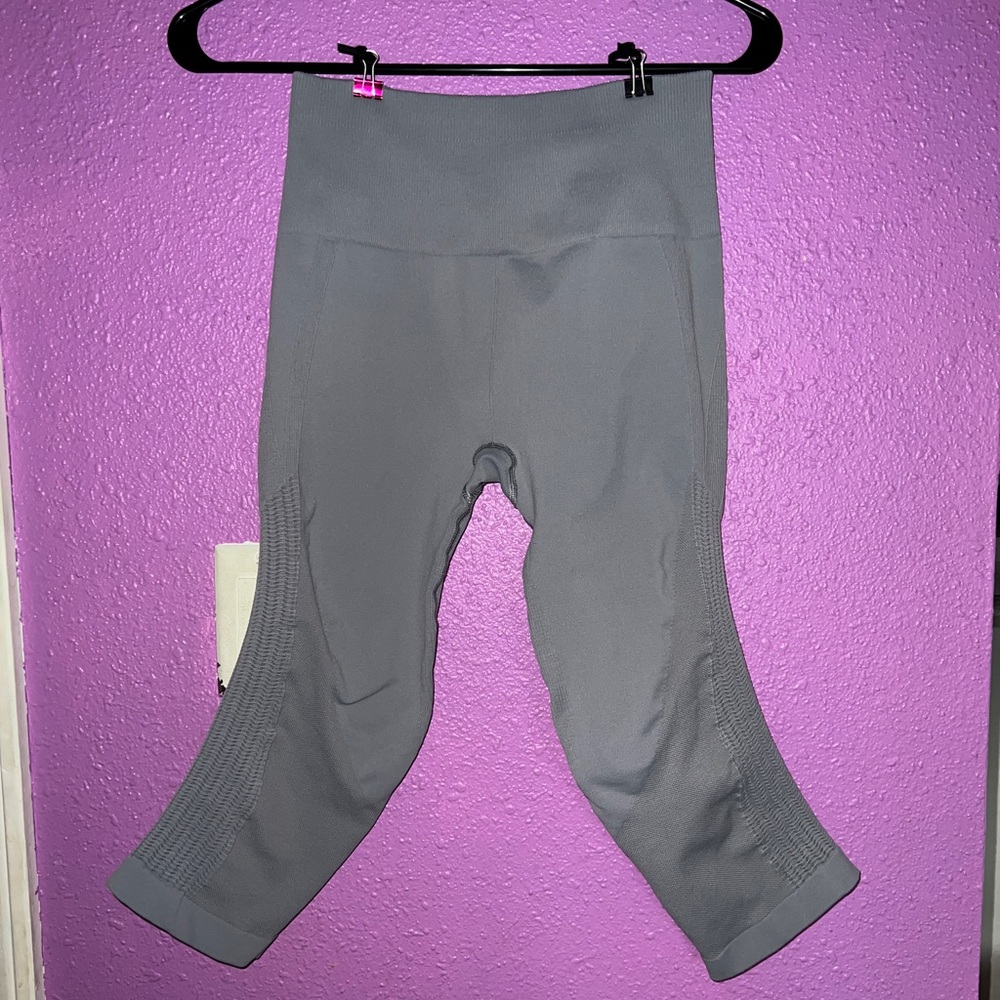 LULULEMON ebb and flow crop leggings - light grey